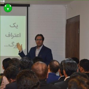 محمد منشی زاده در باشگاه متفاوط باشید